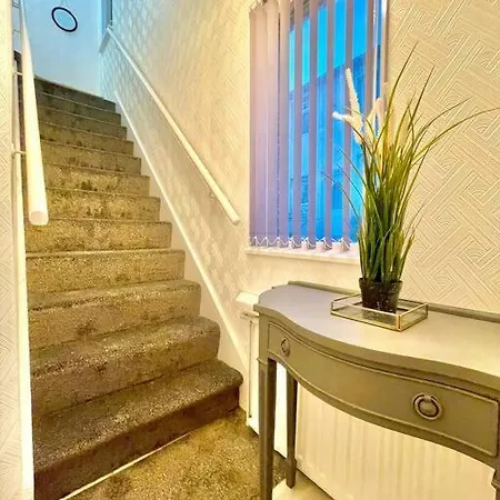 Spacious, Bright, Private 3 Bed Family Holiday home *