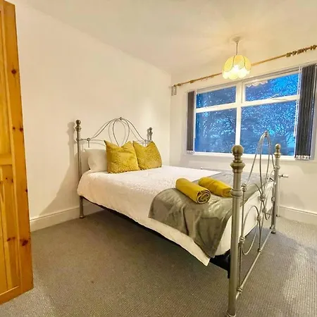 Spacious, Bright, Private 3 Bed Family Holiday home