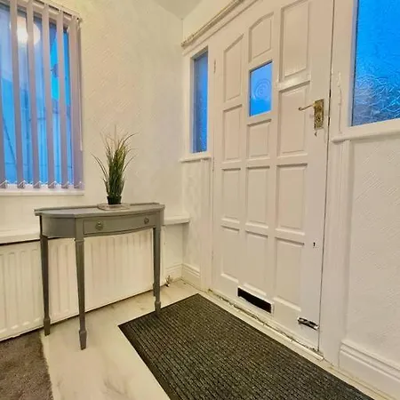 بيت للعطل Spacious, Bright, Private 3 Bed Family *