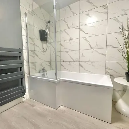 بيت للعطل Spacious, Bright, Private 3 Bed Family ليدز